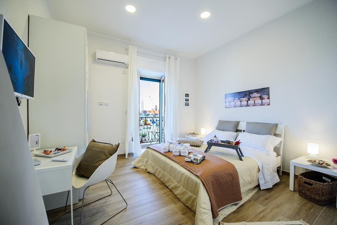 Margherita'S Apartment Salerno Exterior photo