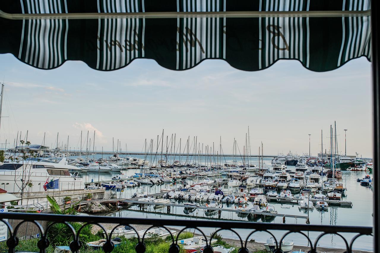 Margherita'S Apartment Salerno Exterior photo