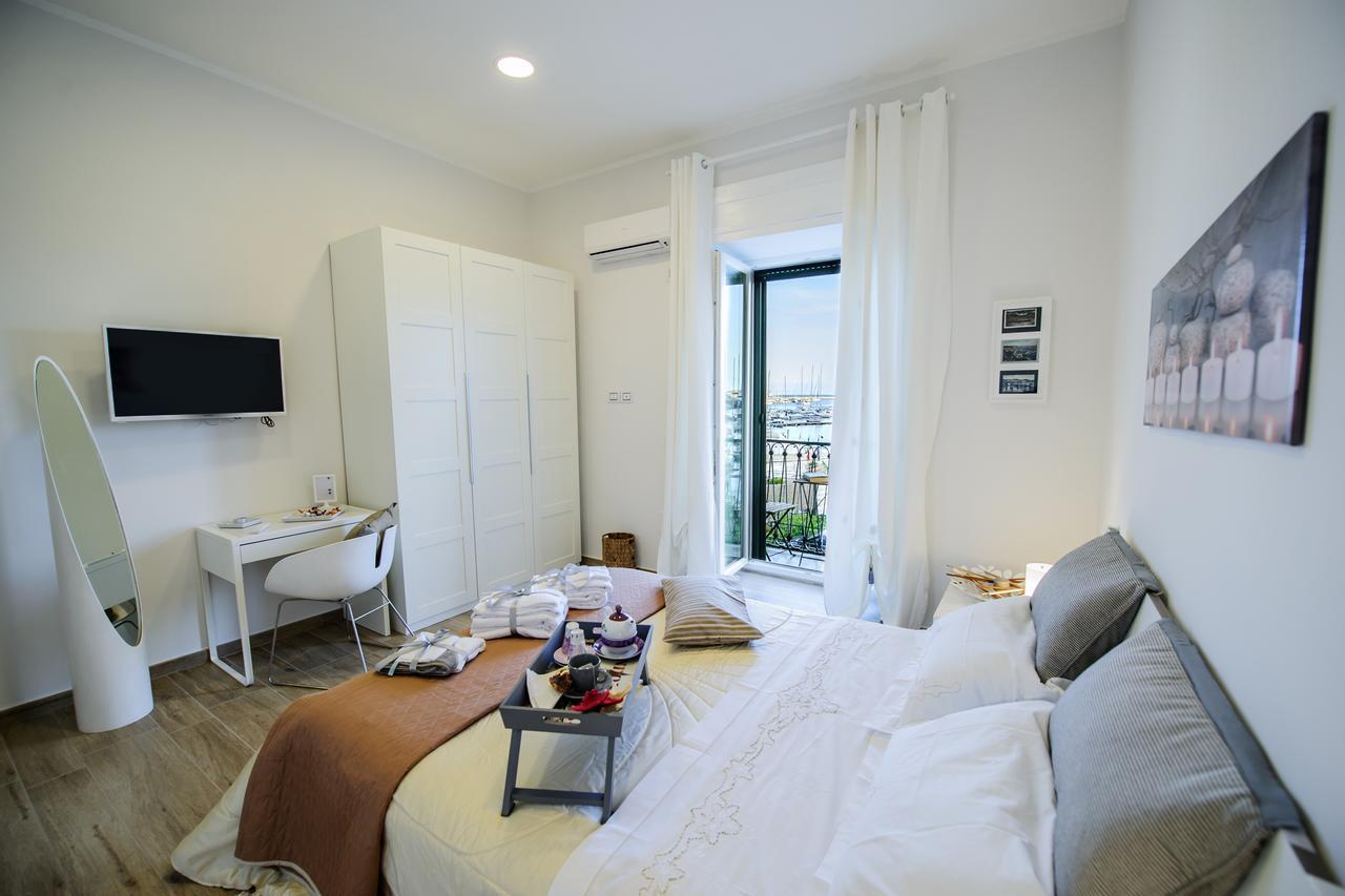 Margherita'S Apartment Salerno Exterior photo