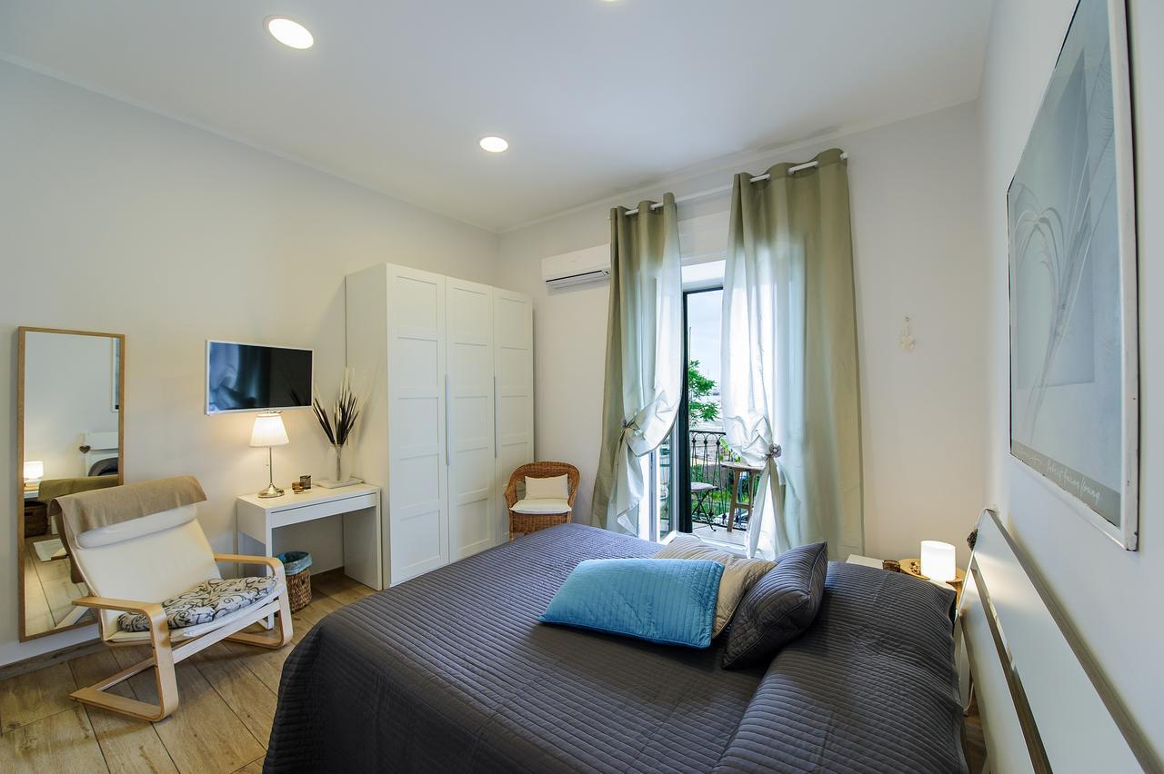 Margherita'S Apartment Salerno Exterior photo