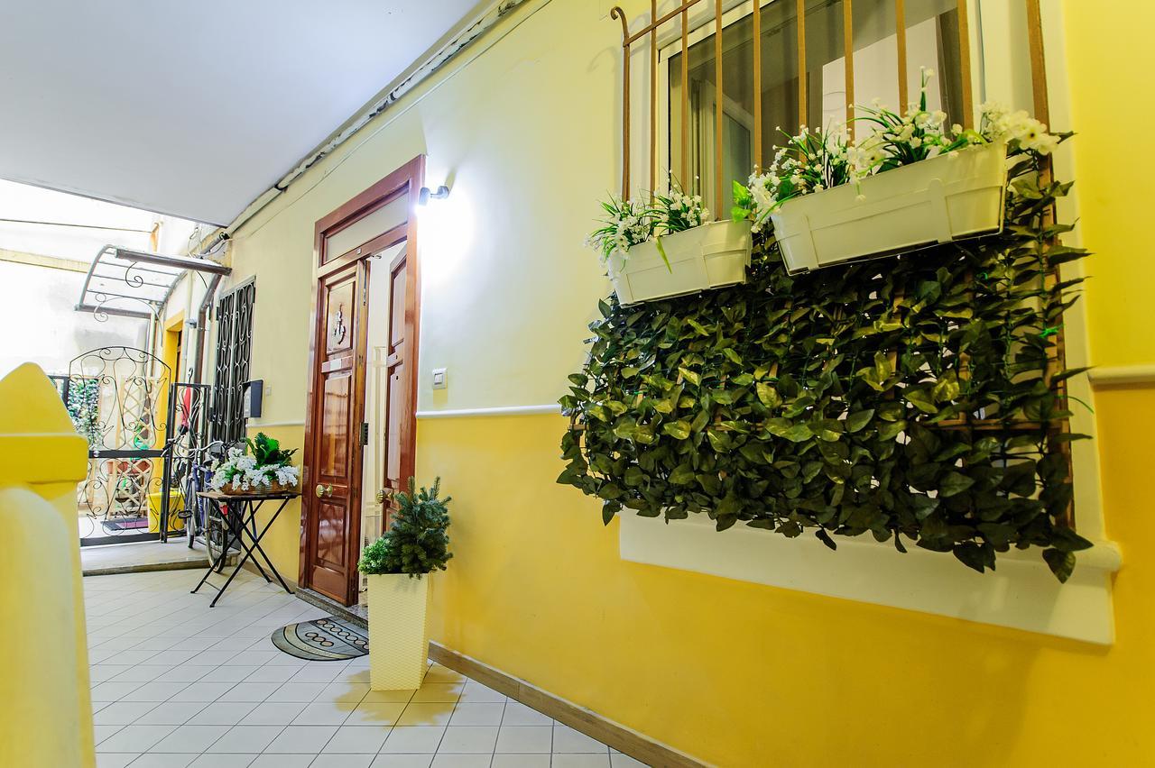 Margherita'S Apartment Salerno Exterior photo