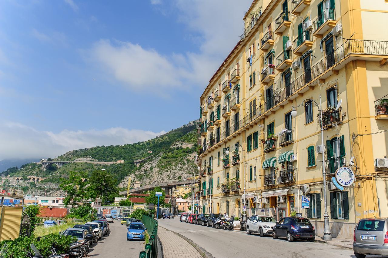 Margherita'S Apartment Salerno Exterior photo